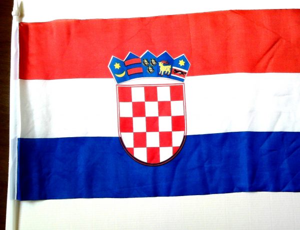 Hrvatska zastava na plastičnom štapiću-0