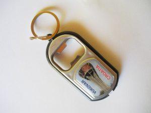 Privjesak otvarač sa led svjetlom-0